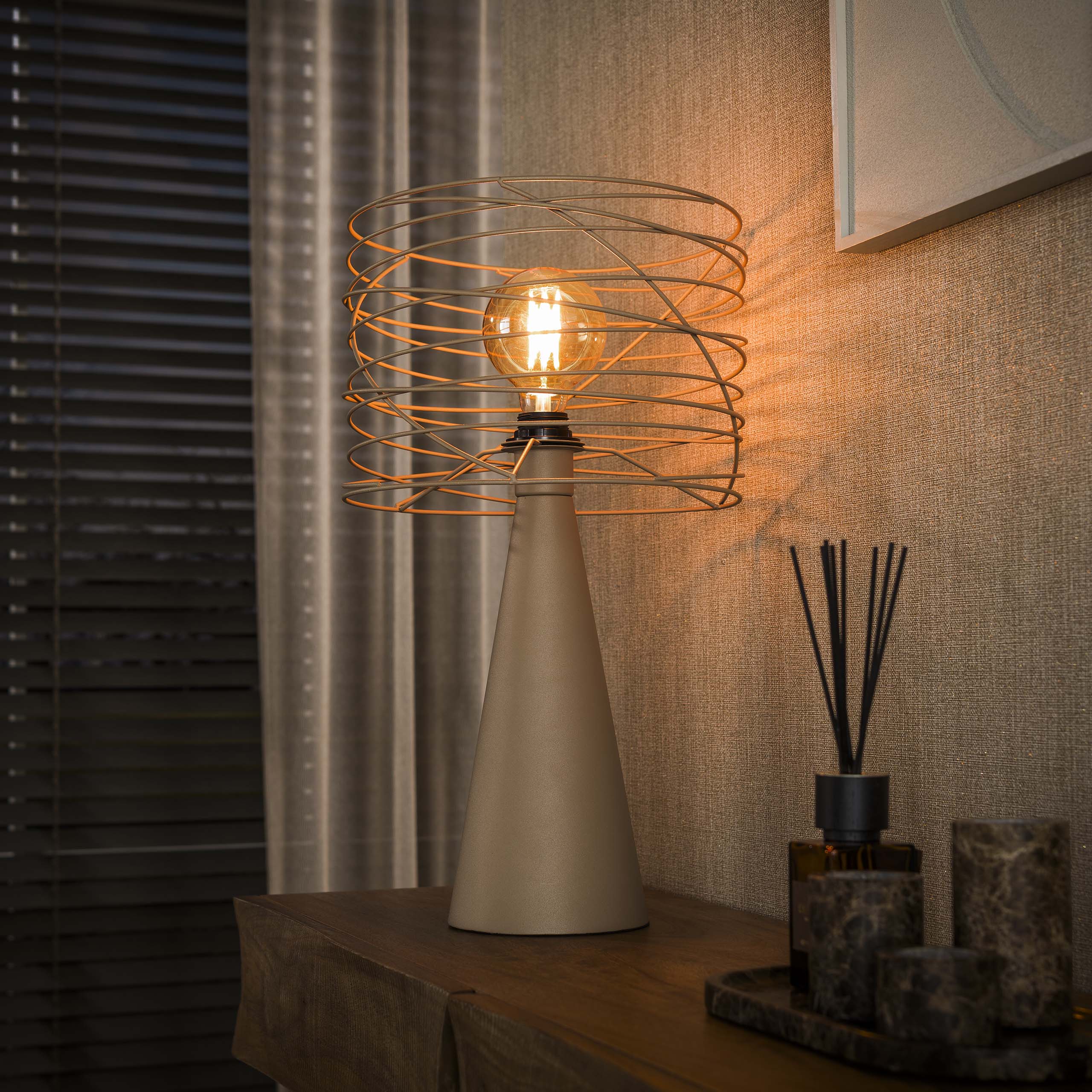 Curly Bordlampe Beige Metal Levering Uden Pære