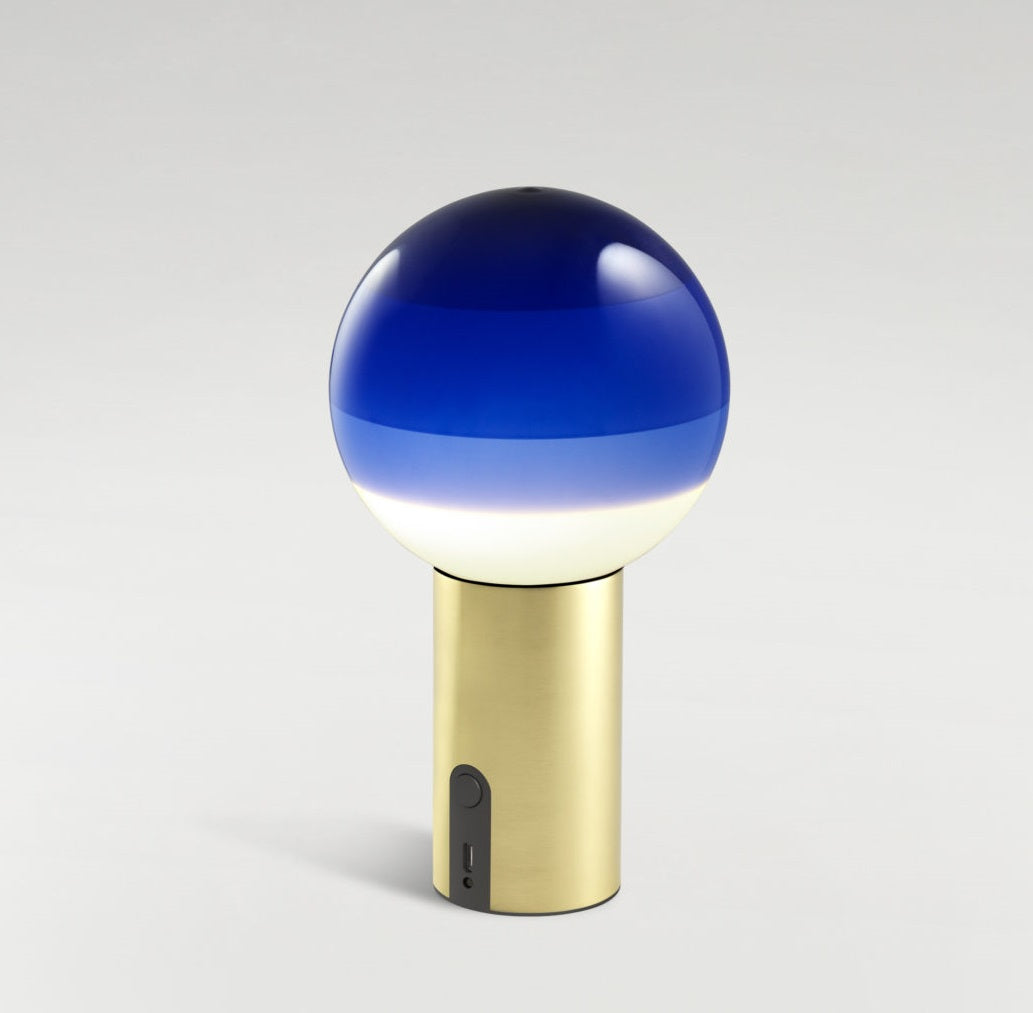 Dipping Light Transportabel Bordlampe Fra Marset Messing Blå