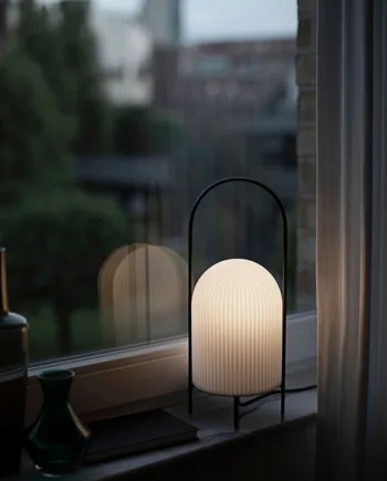 Ghost Bordlampe Opal Sort