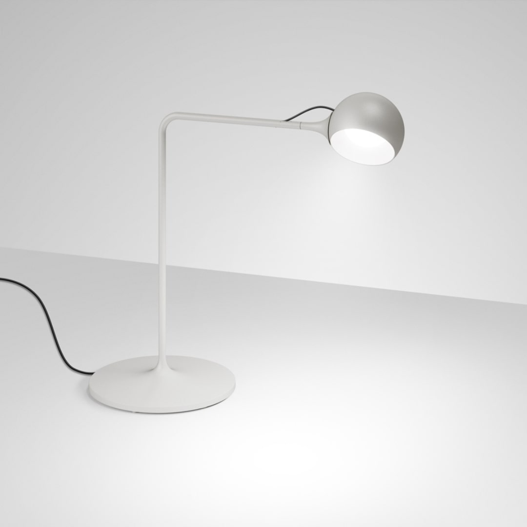 Ixa Bordlampe Hvid Grå Artemide