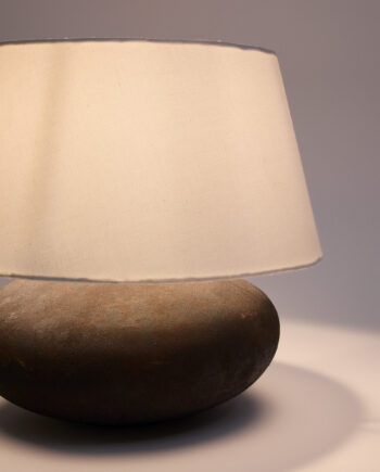 Kave Home Nessi Bordlampe Metal Med Sort Terrakottaeffekt