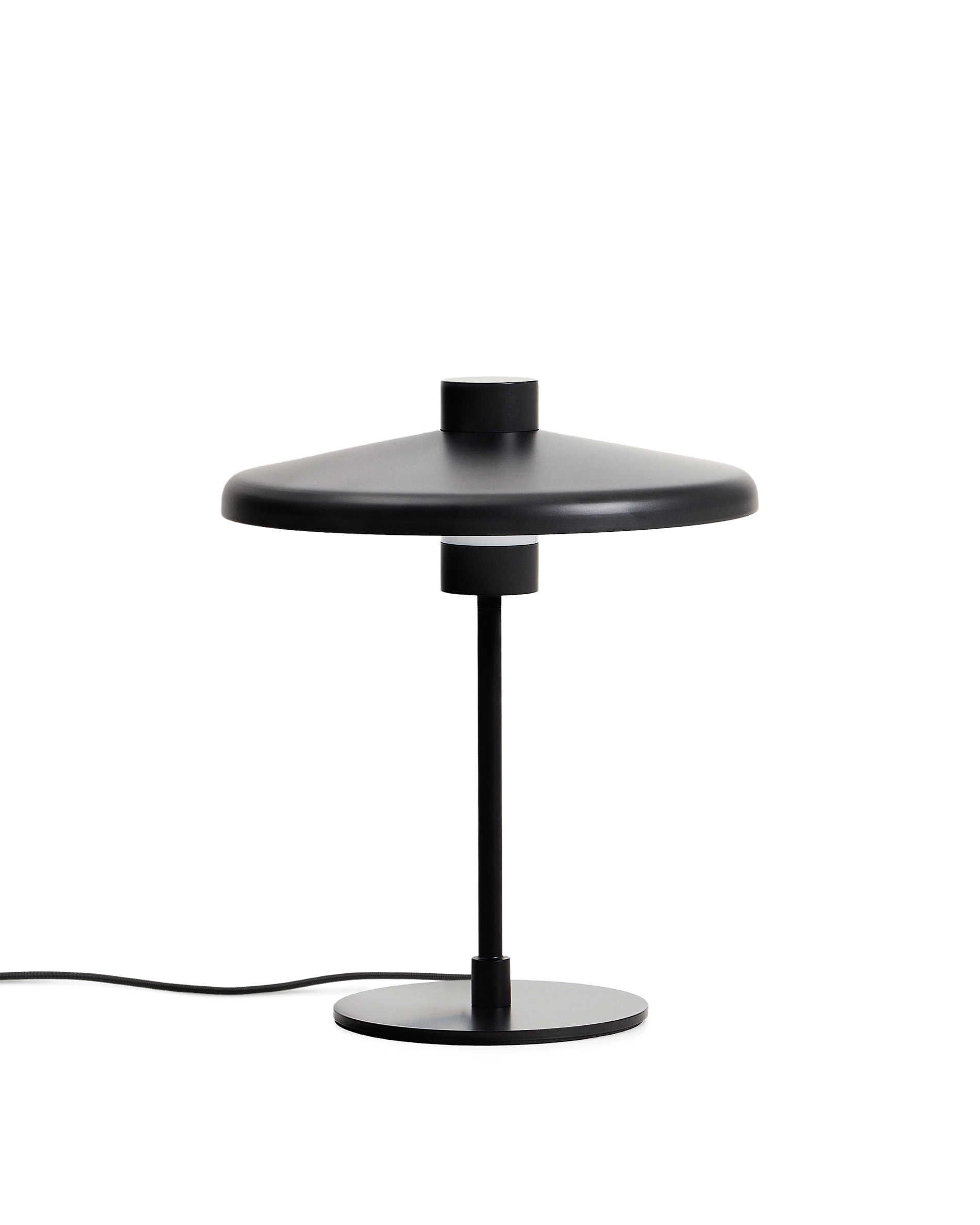 Kave Home Nuvira Bordlampe Sort Satin Metal