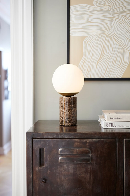 Lilly Bordlampe Marmor Brun