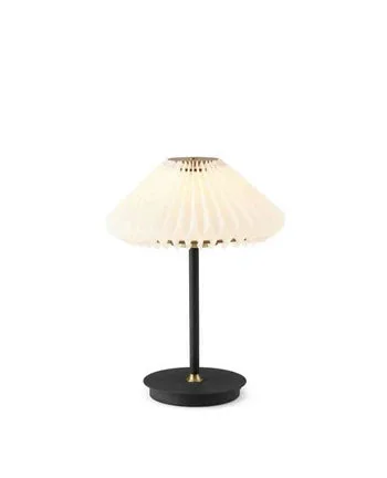 Paris Portable Bordlampe Fra Halo Design Sort