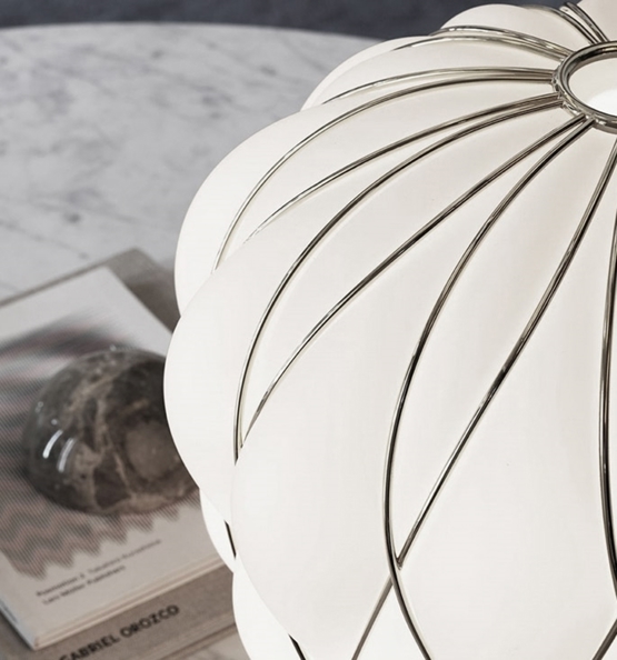 Pinecone Bordlampe Stor ø50 Hvid Chrome