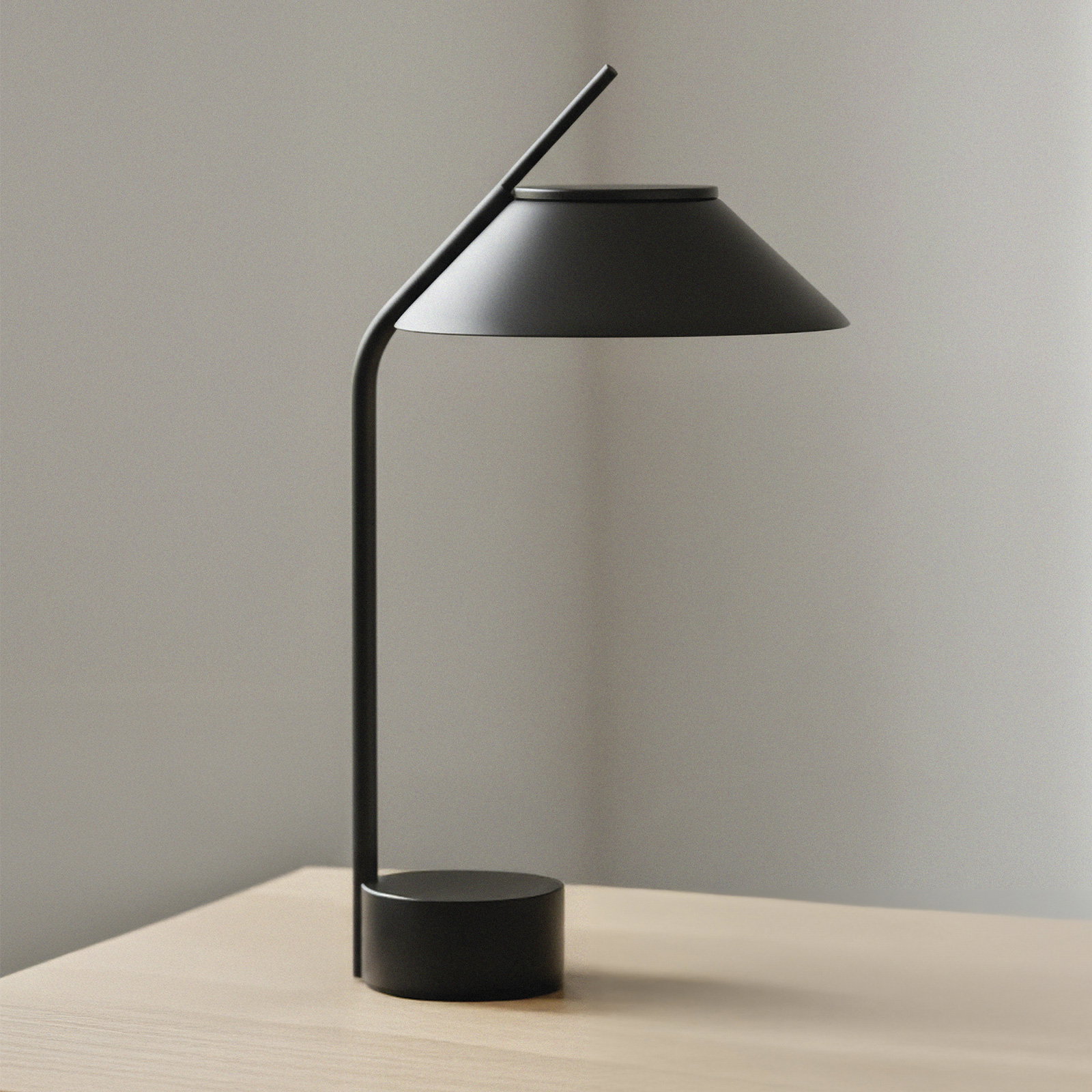 Stelton Vinkel Led Bordlampe