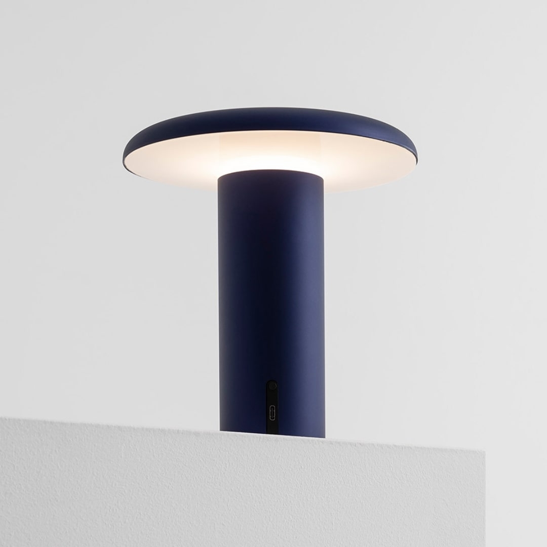 Takku Bordlampe Anodiseret Blå Artemide