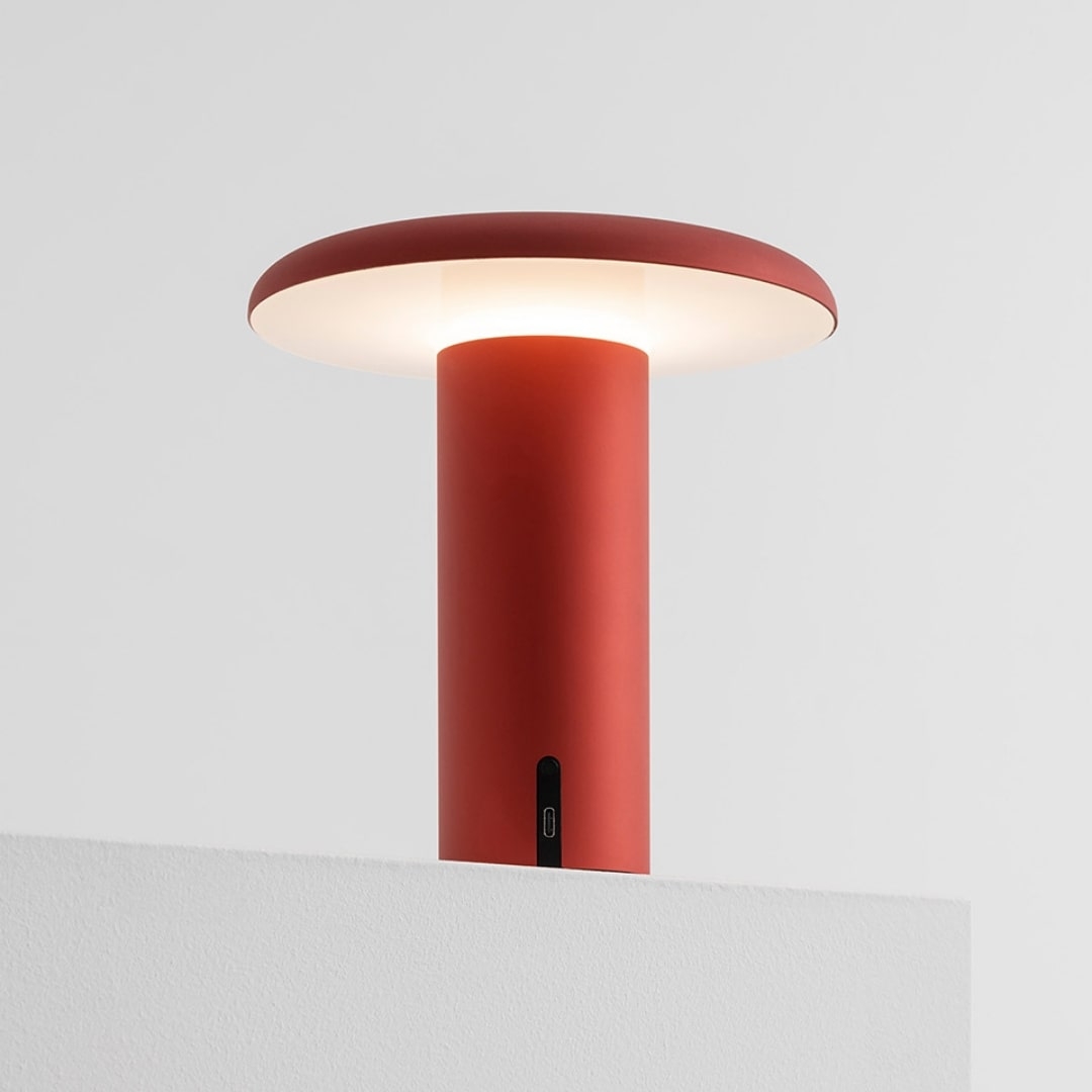 Takku Bordlampe Anodiseret Rød Artemide
