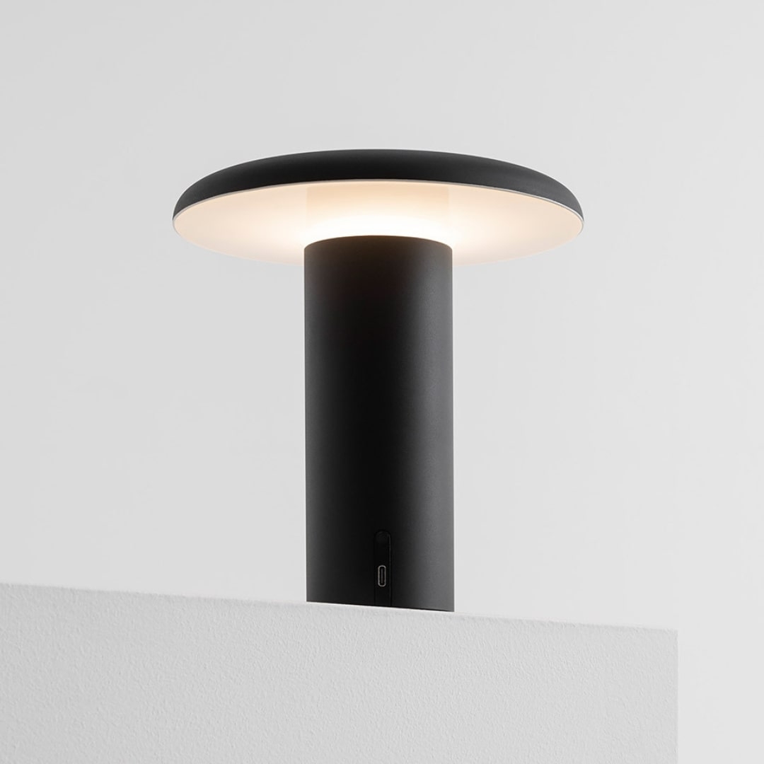 Takku Bordlampe Lakeret Sort Artemide
