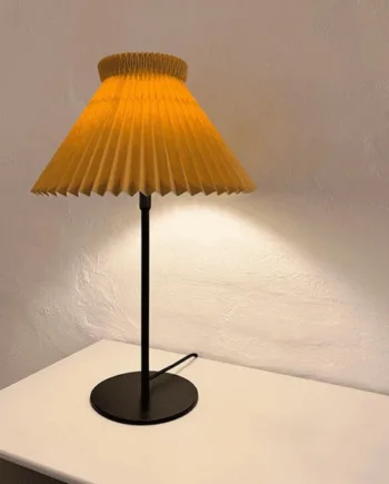 334t Bordlampe Sort Papir Buttermilk