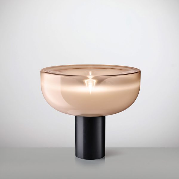 Aella Mini Bordlampe Fra Leucos Støvet Pink Mat Sort