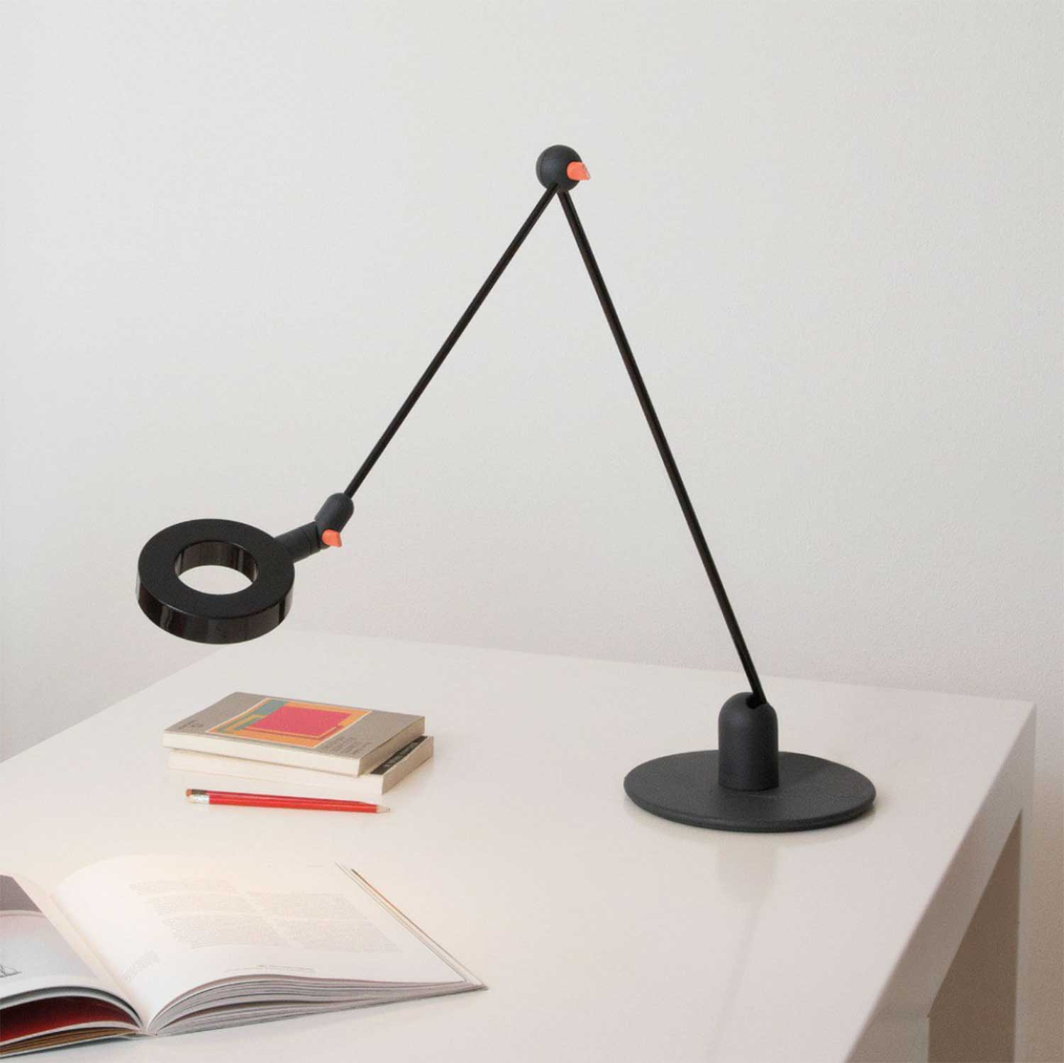 Amica Bordlampe Fra Martinelli Luce Sort