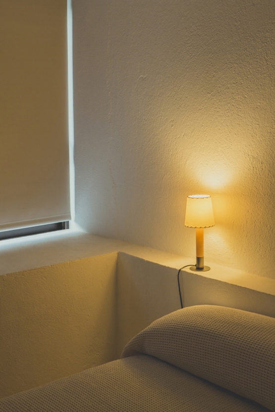 Basica Minima Bordlampe Bronze Beige