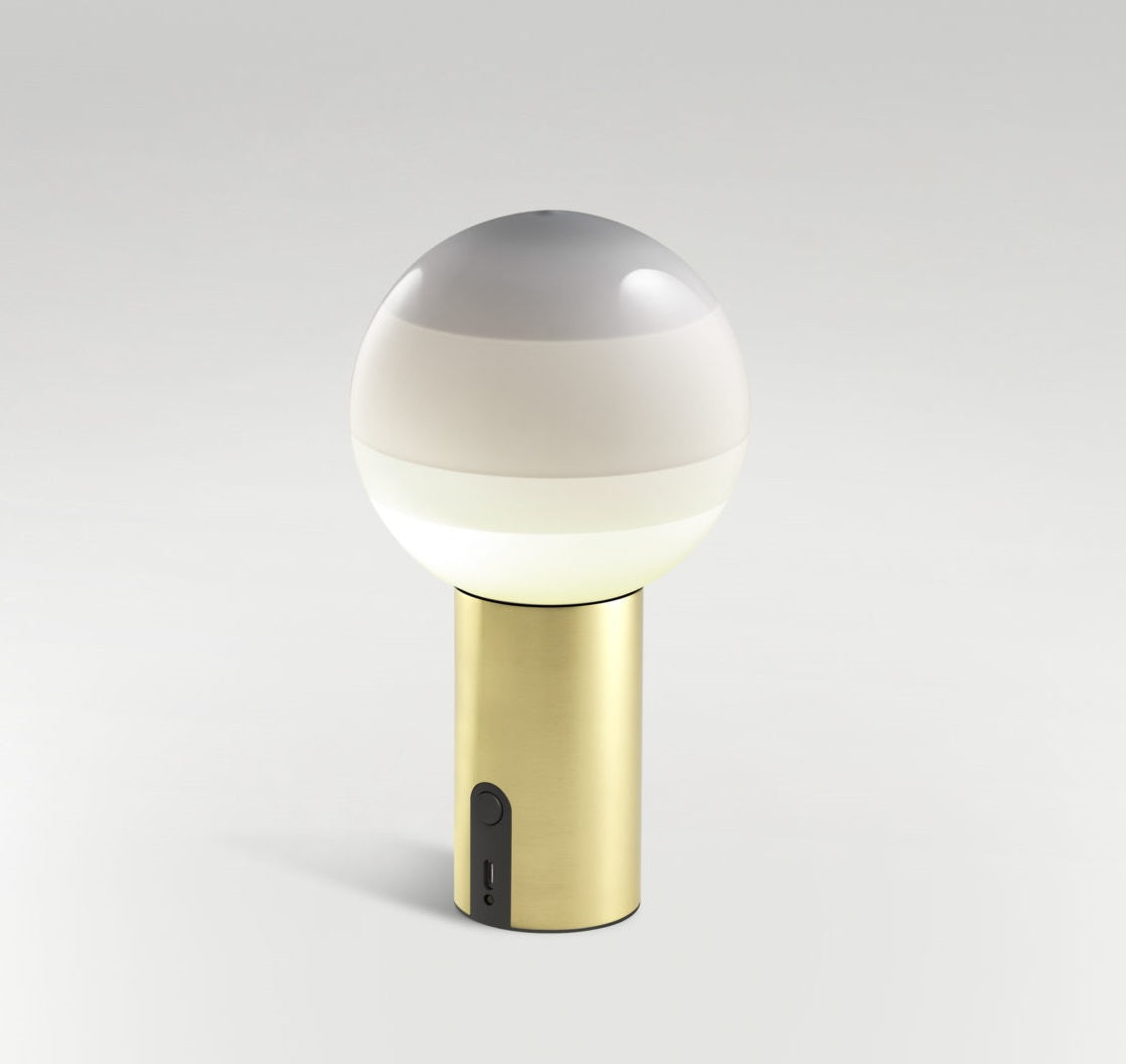 Dipping Light Transportabel Bordlampe Fra Marset Messing Off White