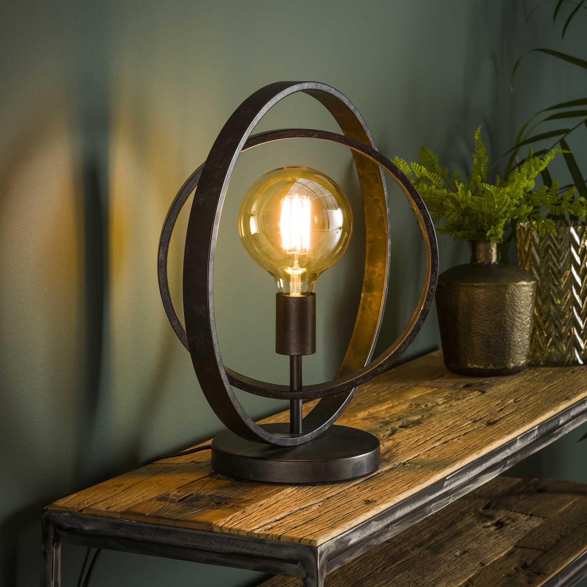 Frisky Bordlampe Patineret Metal Levering Uden Pære