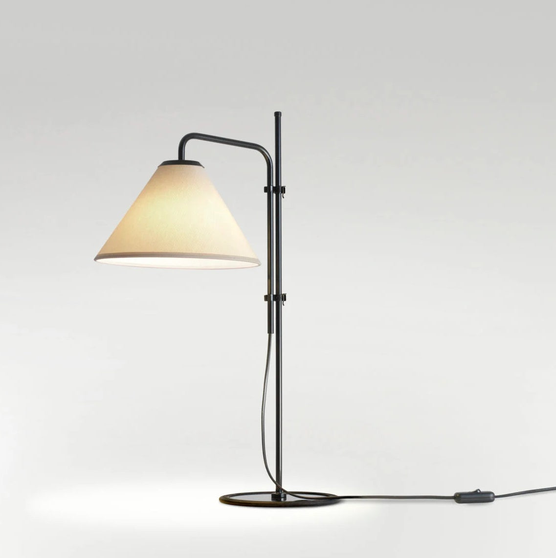 Funiculi Fabric Bordlampe Fra Marset Beige