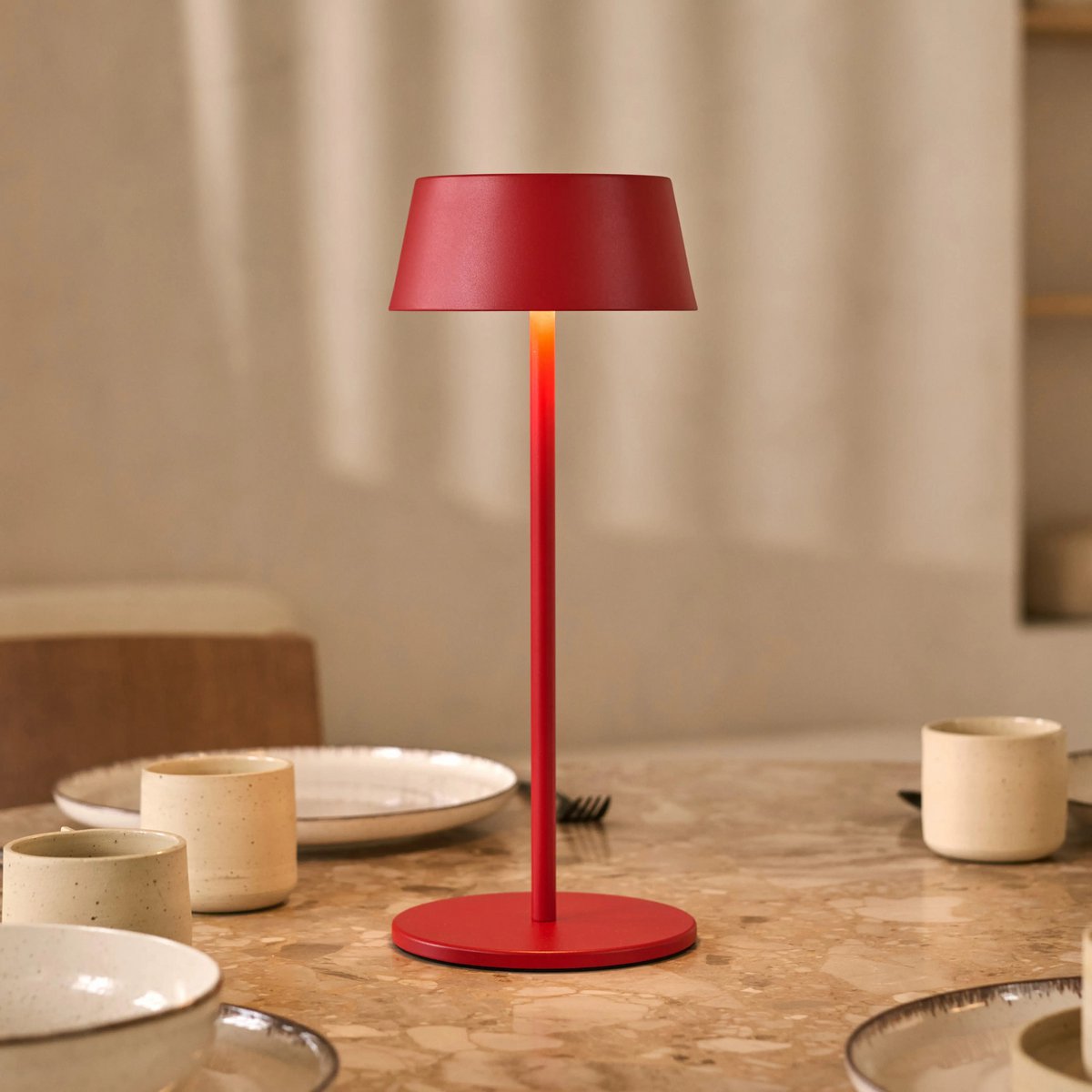 Hugo Berry Red Genopladelig Bordlampe