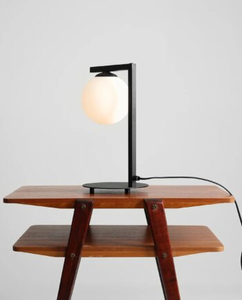 Moma Bordlampe Sort Metal Hvidt Glas