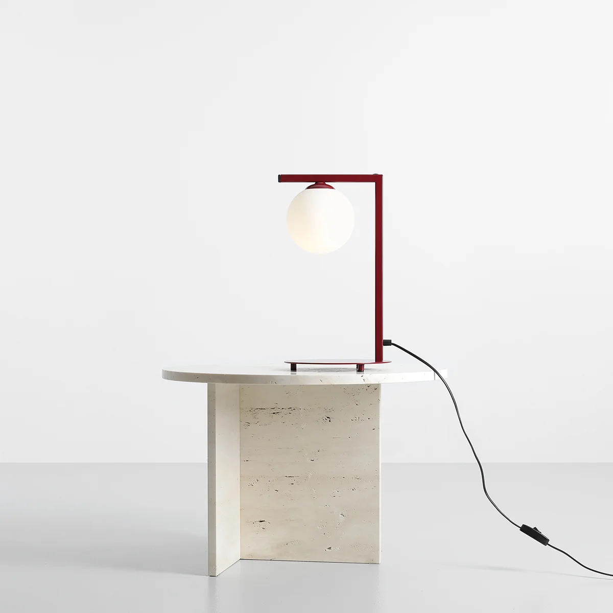 Moma Bordlampe Vinrød Metal Hvidt Glas