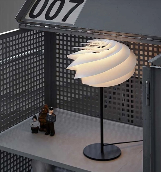 Swirl Bordlampe Sort Hvid